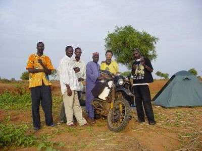 Niger - Sur la route Bivouac Moto R100GS JeanJacques