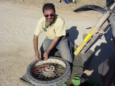 Namibie - sur la piste histoire de crevaison mais non il fait pas chaud